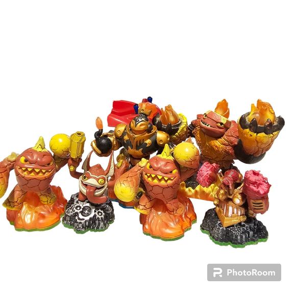 Skylanders Set, 23 characters, skylander portal, bag included as shown. - Picture 4 of 7